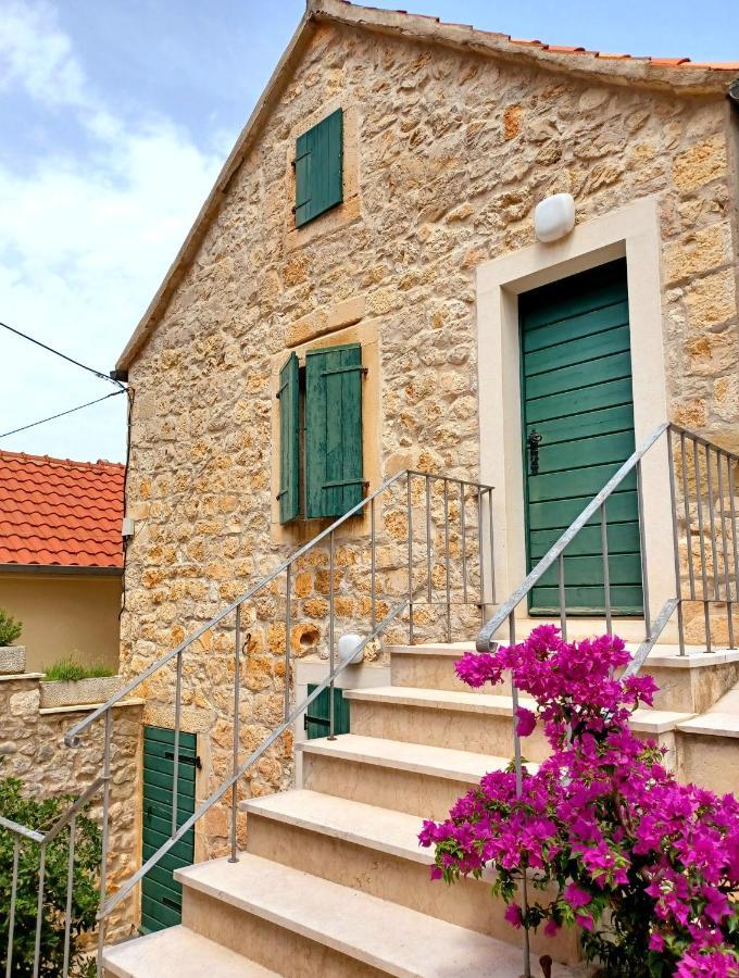 Dolac Stone House Vendégház *